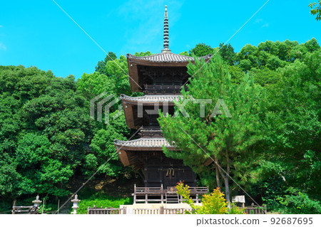 Goryu Sonryuin three-storied pagoda and summer blue sky 14 Kurashiki City, Okayama Prefecture Goryu Sonryuin three-storied pagoda and summer blue sky 14 Kurashiki City, Okayama Prefecture 92687695
