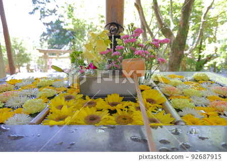 Chozuya decorated with flowers Chozuya decorated with flowers 92687915