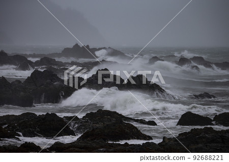 粗糙的海浪 粗糙的海浪 92688221