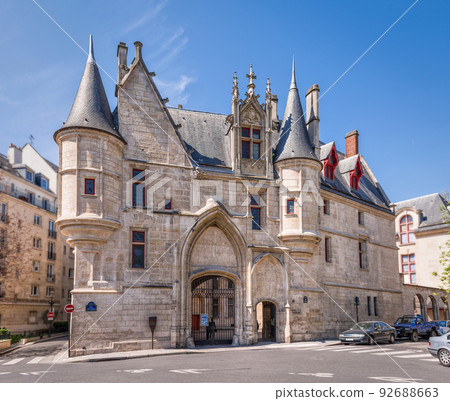 Mansion Hotel de Sens in Paris 92688663