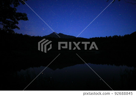 初夏的姬沼池、滿天繁星和利尻山 初夏的姬沼池、滿天繁星和利尻山 92688845