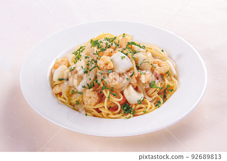 seafood pasta image 92689813