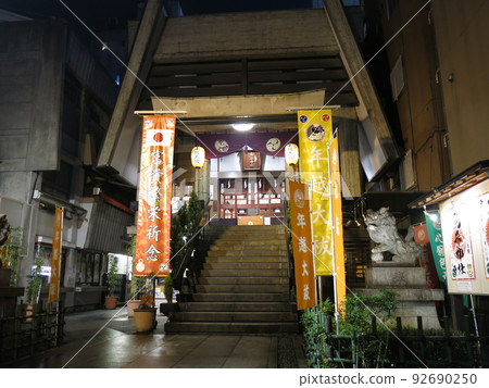 Karasumori Shrine in Shimbashi, Tokyo (night view) 92690250