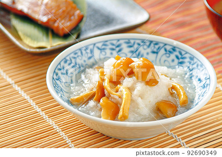 Nameko and grated daikon radish 92690349