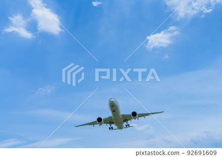 "Airplane" Airbus Airbus A350-900 (Airbus A350) "Airplane" Airbus Airbus A350-900 (Airbus A350) 92691609