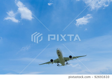 "Airplane" Airbus Airbus A350-900 (Airbus A350) "Airplane" Airbus Airbus A350-900 (Airbus A350) 92691610