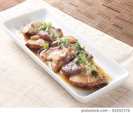 黃油和醬油炒香菇的圖像 92692578