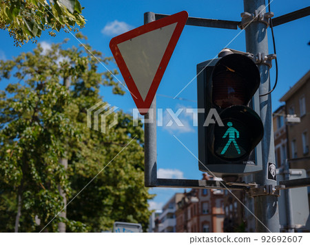 Sidewalk crossing light 92692607
