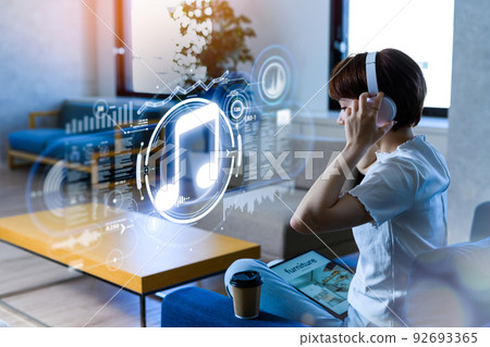 耳機和女性 92693365