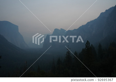 Yosemite National Park Tunnel View Early morning view Yosemite National Park Tunnel View Early morning view 92695367