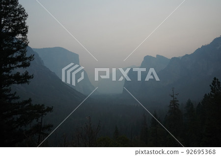 Yosemite National Park Tunnel View Early morning Smoky scenery from wildfires Yosemite National Park Tunnel View Early morning Smoky scenery from wildfires 92695368