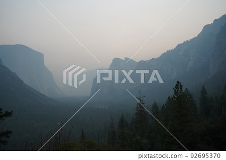 Yosemite National Park Tunnel View Early morning view Yosemite National Park Tunnel View Early morning view 92695370