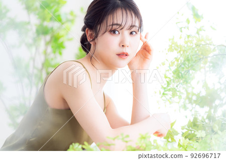 Female beauty beauty make-up skin care Female beauty beauty make-up skin care 92696717