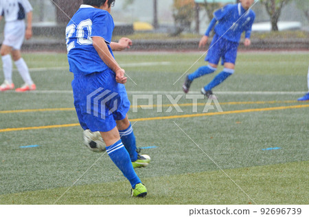 Youth soccer game <80> (game in the rain) Youth soccer game <80> (game in the rain) 92696739