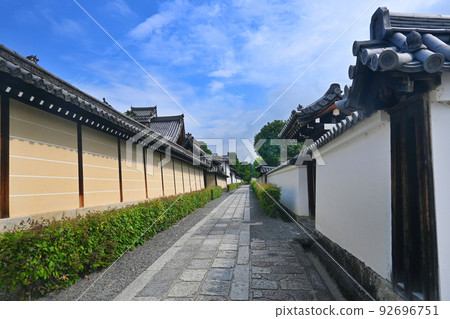 京都市的妙心寺院內美得彷彿時光倒流。 92696751