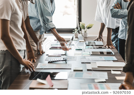 商界人士舉行會議 92697030