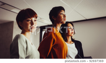 人 人物 人類 92697369