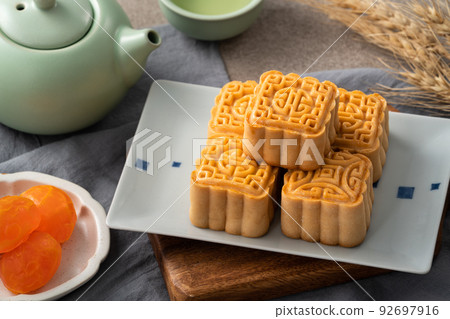 Mid-Autumn Festival Moon cake Geppei 92697916