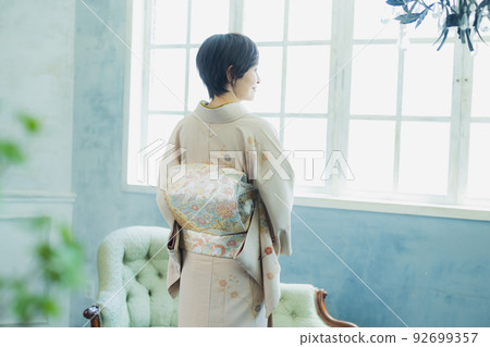 Woman in beige visiting clothes Woman in beige visiting clothes 92699357