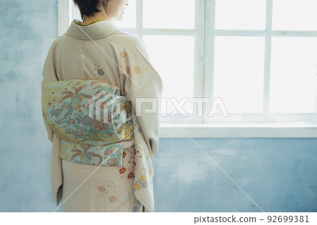 Woman in beige visiting clothes Woman in beige visiting clothes 92699381