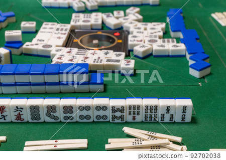 Electric mahjong table 92702038