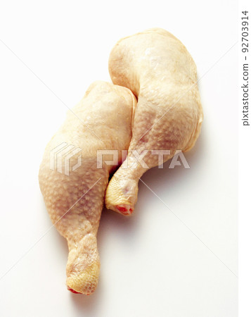 fresh chicken thighs isolated 92703914