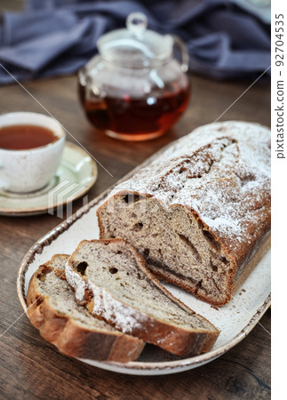 Freshly baked banana bread 92704535