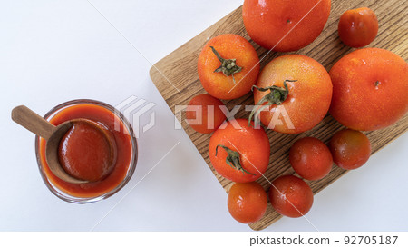 Tomato ketchup and tomato 92705187
