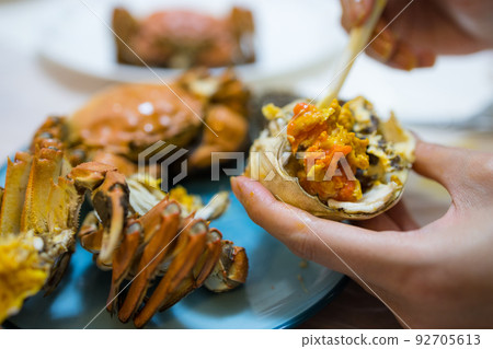 Eat chinese hairy crab at home Eat chinese hairy crab at home 92705613