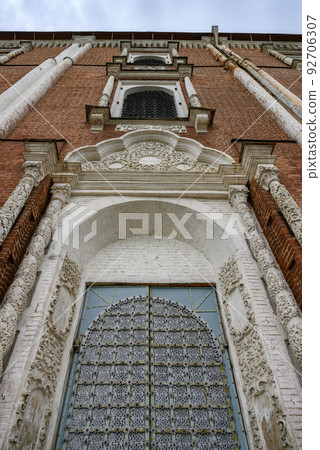 Assumption Cathedral of 17th century with gates, windows and columns in the Ryazan Kremlin, Russia 92706307