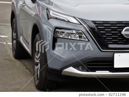 Car image Nissan X-Trail front mask 92711296