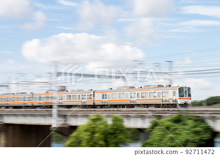 [Tokaido Main Line] Forwarding train crossing the Shonai River 92711472
