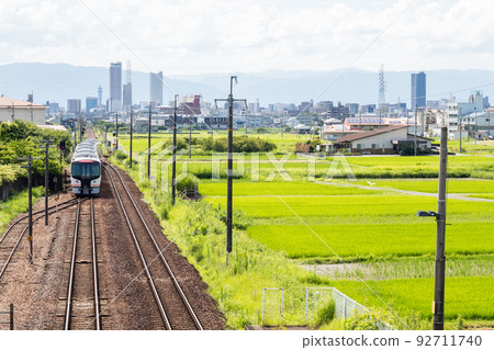 [Takayama Main Line] A limited express train passing through Nagamori Station 92711740