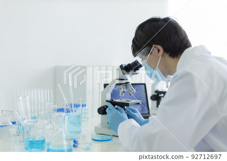 研究員顯微鏡 92712697