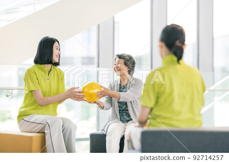 Caregiver and senior woman enjoying recreation 92714257