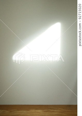 triangular light on the wall 92715020