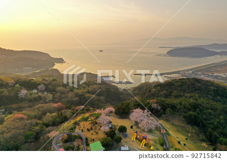 從路邊站富士重之里安多川鳥瞰琵琶湖 92715842