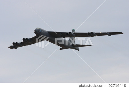 Flight display of the eight-engine giant B-52 strategic bomber (Australian Air Show) Flight display of the eight-engine giant B-52 strategic bomber (Australian Air Show) 92716448
