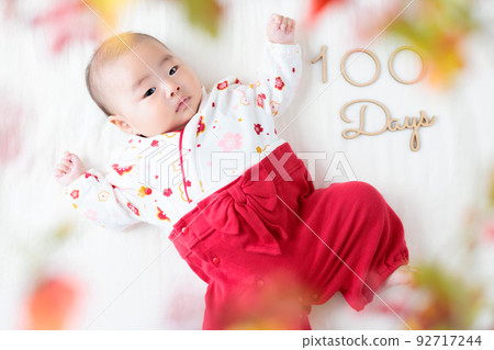 100 天慶祝嬰兒 100 天大 92717244