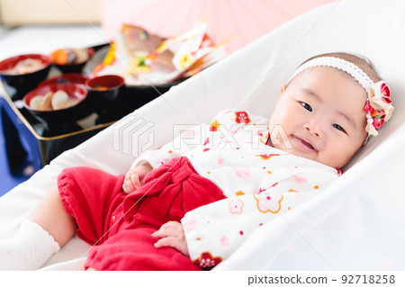 First meal 100 days celebration Commemorative photo Smiling baby First meal 100 days celebration Commemorative photo Smiling baby 92718258