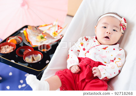 First meal 100 days celebration Commemorative photo baby 92718268