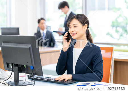 Business woman calling in the office 92718583