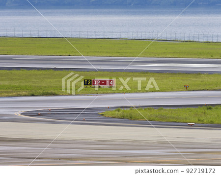 機場滑行道標誌 92719172