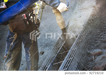 護坡工作：噴塗法工 92719210