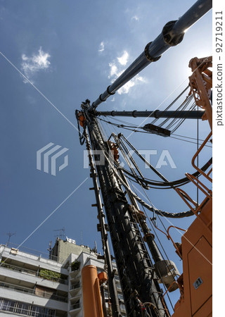 Front of pile driver: foundation construction site Front of pile driver: foundation construction site 92719211