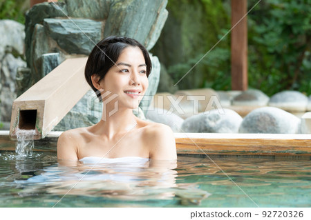 Hot spring, open-air bath, girls' trip 92720326