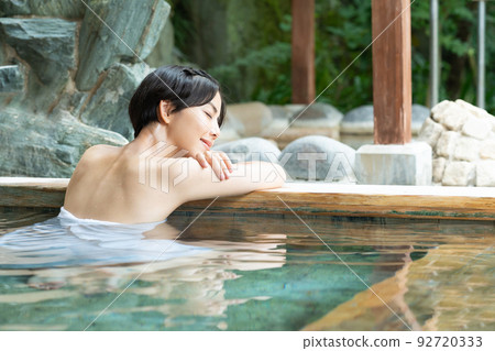Hot spring, open-air bath, girls' trip Hot spring, open-air bath, girls' trip 92720333