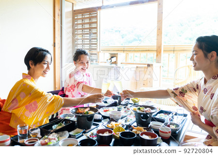 Hot spring trip, yukata, girls' trip Hot spring trip, yukata, girls' trip 92720804
