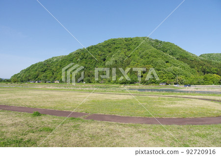 福井縣村國山越前市從日野川花仙綠地公園眺望 福井縣村國山越前市從日野川花仙綠地公園眺望 92720916