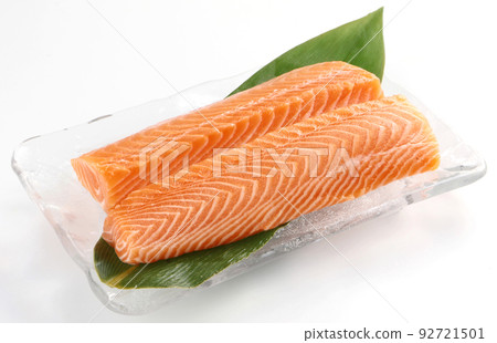 Salmon fence plate serving image 92721501